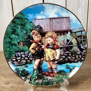 M.I. Hummel 1990 “Hello Down There”, Little Companions Plate Danbury Min…
